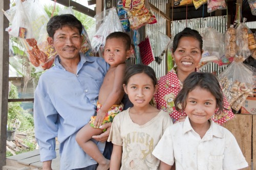 (Left to right) Ms Khim Saly's husband, Mr Vorn Chin, 37, Chin Manoch (third son), 3 years old, Chin Sreynich (first daughter), 11, Ms Khim Saly, 31, and Chin Sreyna (second daughter), 9.jpg