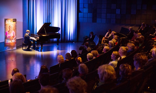 Illan upeasta musiikista vastasi pianisti Jenni Lappalainen.