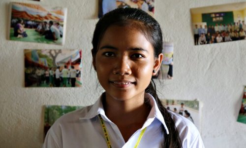 stipendi tytölle Kambodza