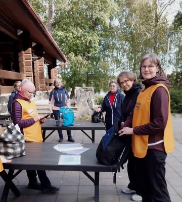 Runokävelyllä Aulangon puistometsässä, kuva Anniina Iivonen