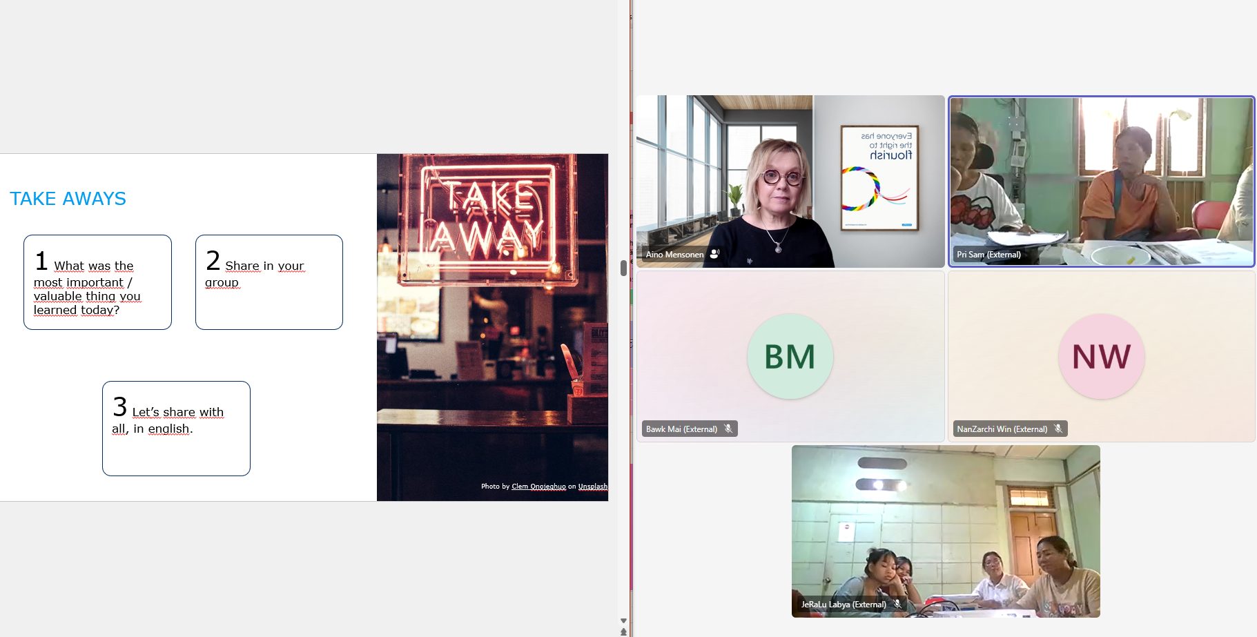 Kuvaruutu naisesta ja esitysaineistosta verkkokoulutuksessa.